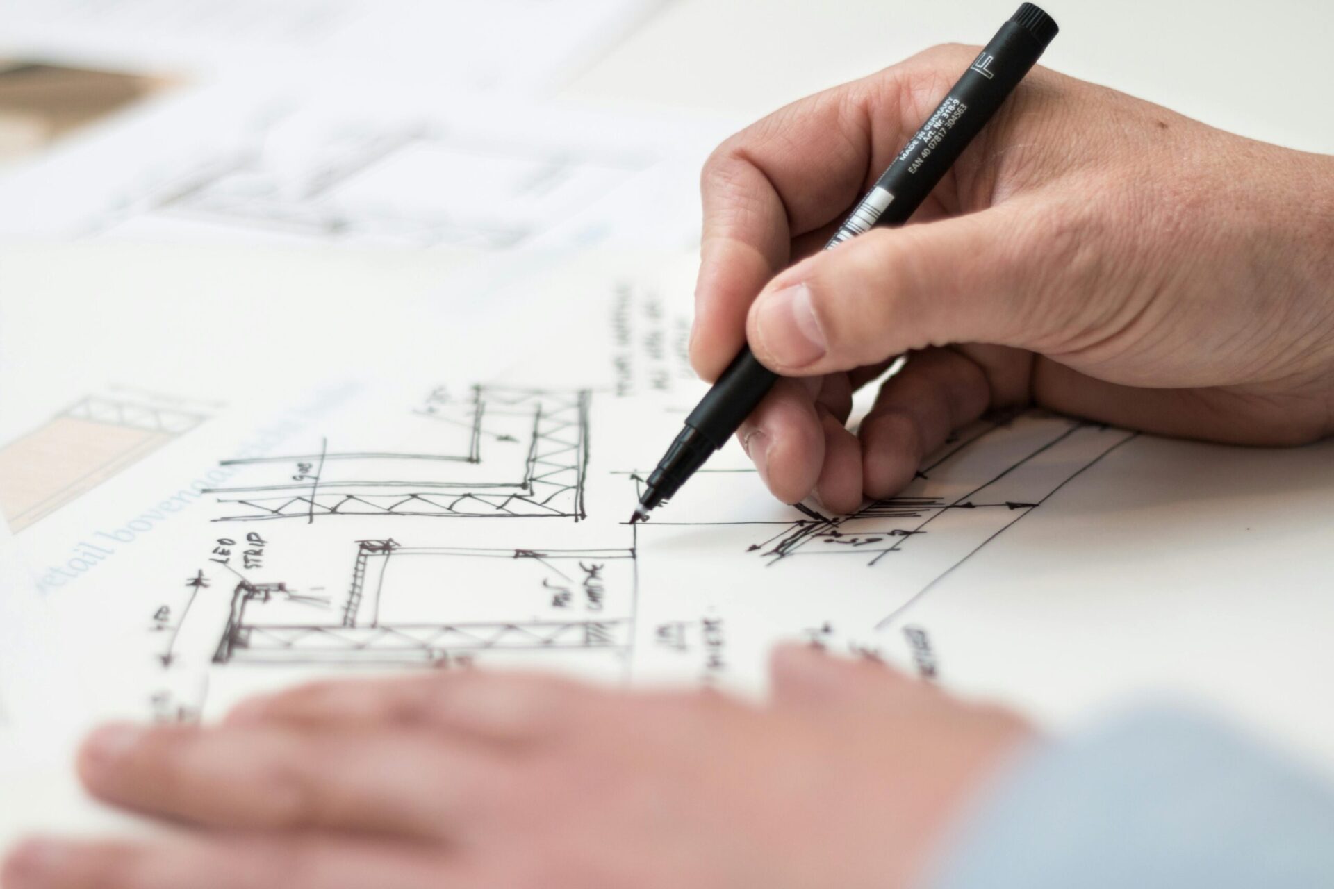 arquitecto técncio trabajando en proyecto de obra nueva, cuanto tarde una reforma